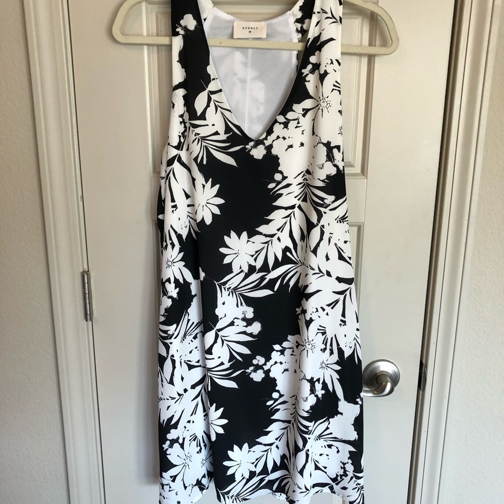 Everly Black and White Tropical Shift Dress